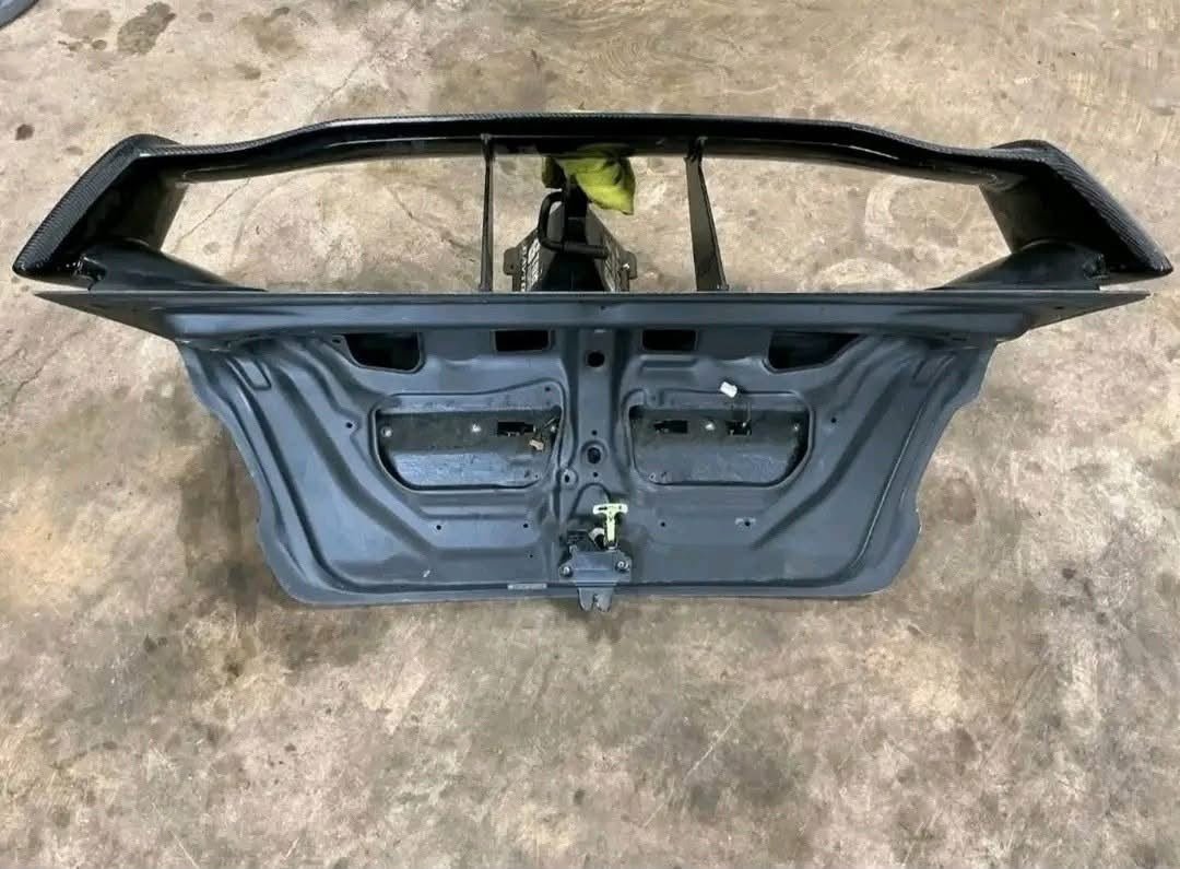 seibon carbon fiber trunk lid and spoiler